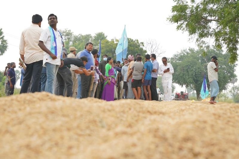 ys sharmila prajaprastana padayatra continued in nalgonda