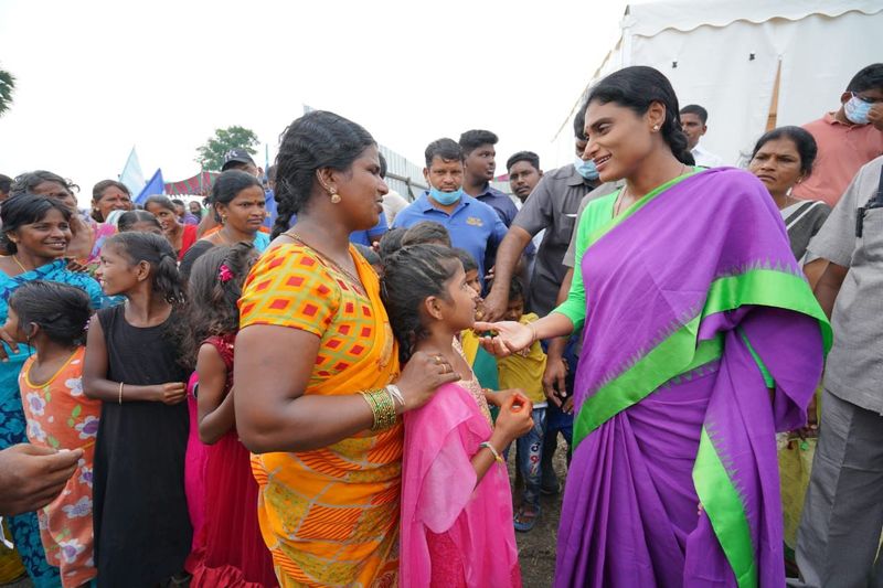 ys sharmila prajaprastana padayatra continued in nalgonda