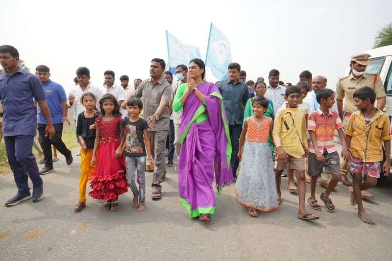 ys sharmila prajaprastana padayatra continued in nalgonda