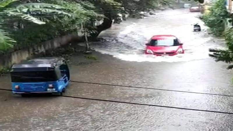 Chennai has become a floodplain due to continuous heavy rains.