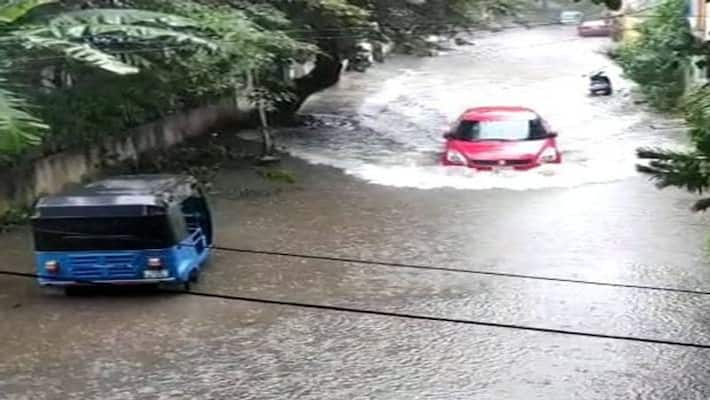 Chennai rains: Roads inundated, homes flooded, life thrown out of gear; heaviest rain since 2015-dnm Chennai rains: Roads inundated, homes flooded, life thrown out of gear; heaviest rain since 2015-dnm