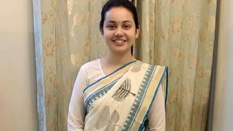 tina dabi sister ias ria dabi online fraud by fake account in social media