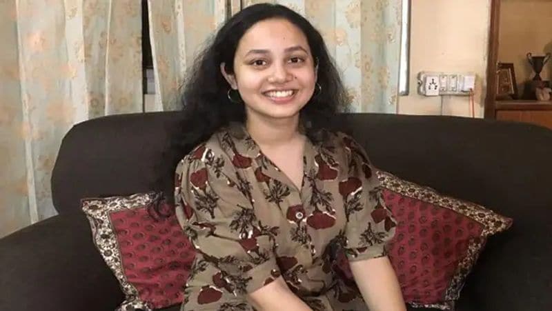 tina dabi sister ias ria dabi online fraud by fake account in social media