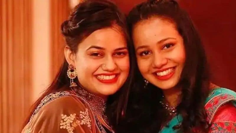 tina dabi sister ias ria dabi online fraud by fake account in social media