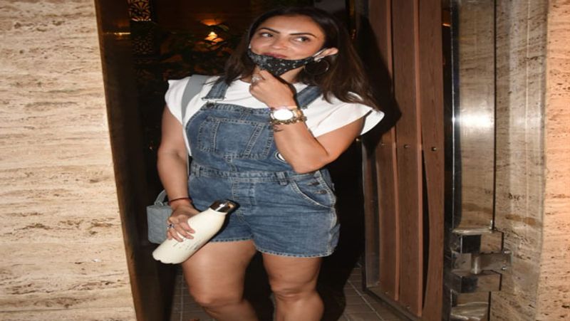 Sunny Leone Huma Qureshi was spotted at the airport