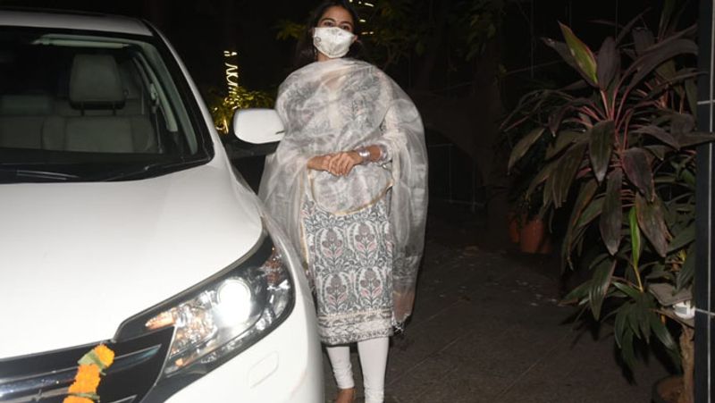 Sunny Leone Huma Qureshi was spotted at the airport