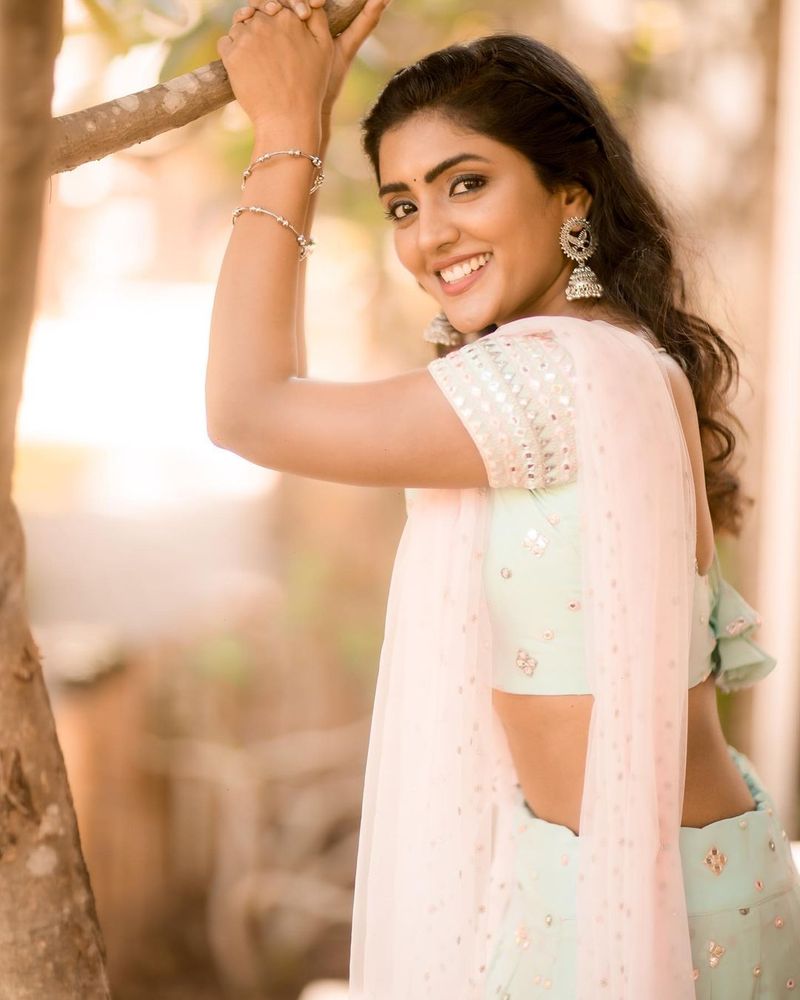 eesha rebba belly and back show fire on internet latest photos goes viral