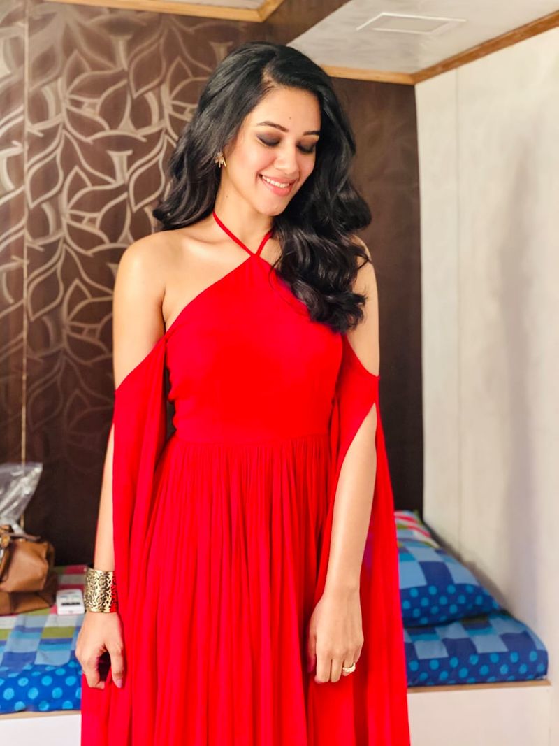 Enemy movie fame actress mirnalini ravi latest hot pictures