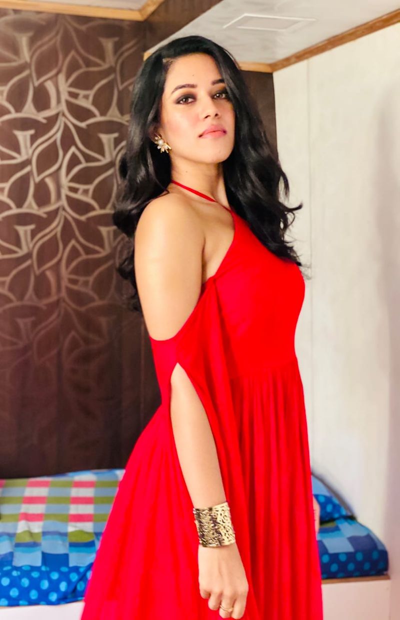 Enemy movie fame actress mirnalini ravi latest hot pictures