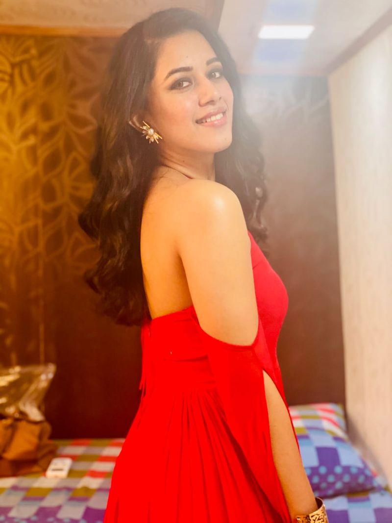 Enemy movie fame actress mirnalini ravi latest hot pictures