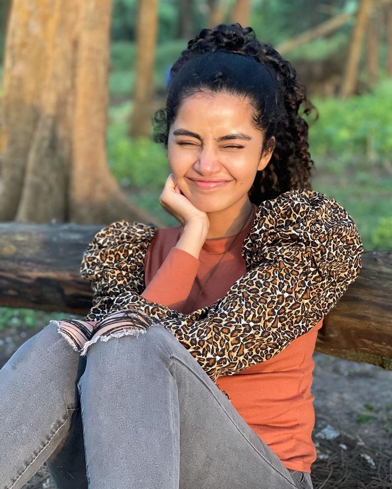 alluring Premam movie actress anupama parameshwaran cute reaction stills