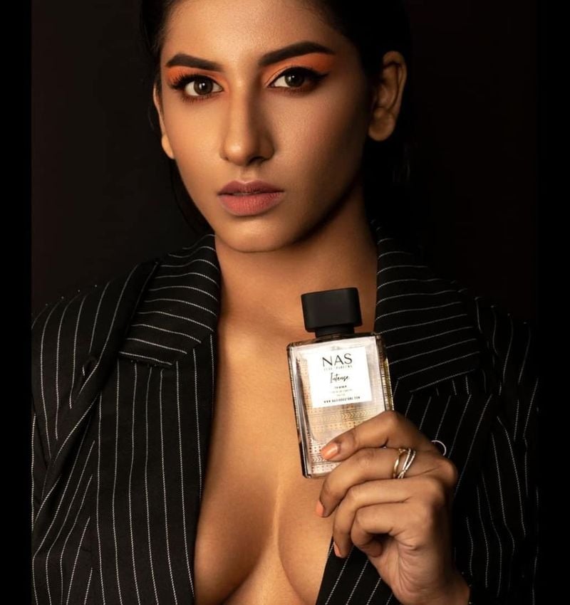 anchor vishnu priya open button showing without bra netizens trolling