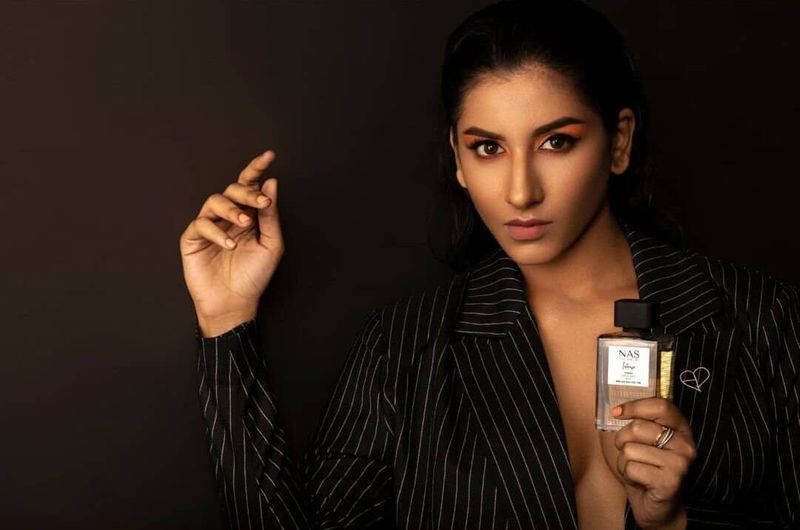 anchor vishnu priya open button showing without bra netizens trolling
