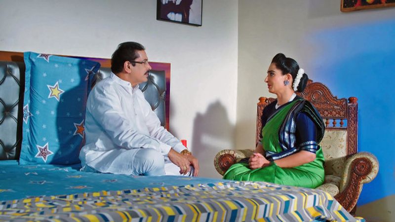 Soundarya convinces Karthik to do the ritual in todays Karthika deepam serial episode