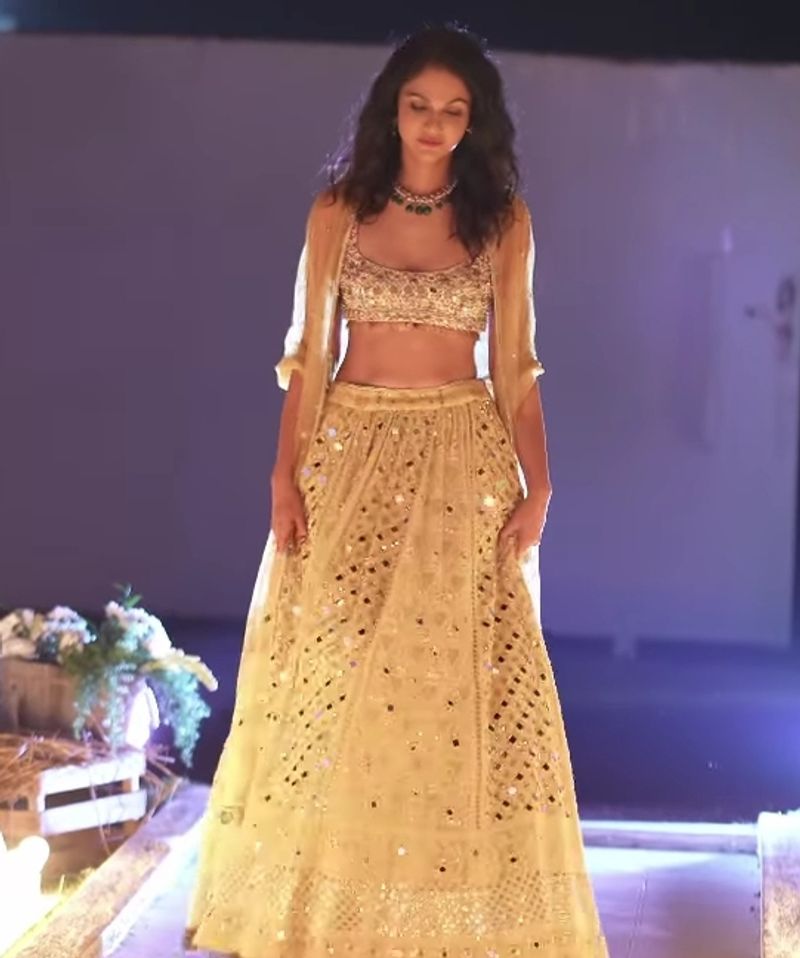 allu arjun wife snehareddy shines in diwali celebrations she looks fabulous