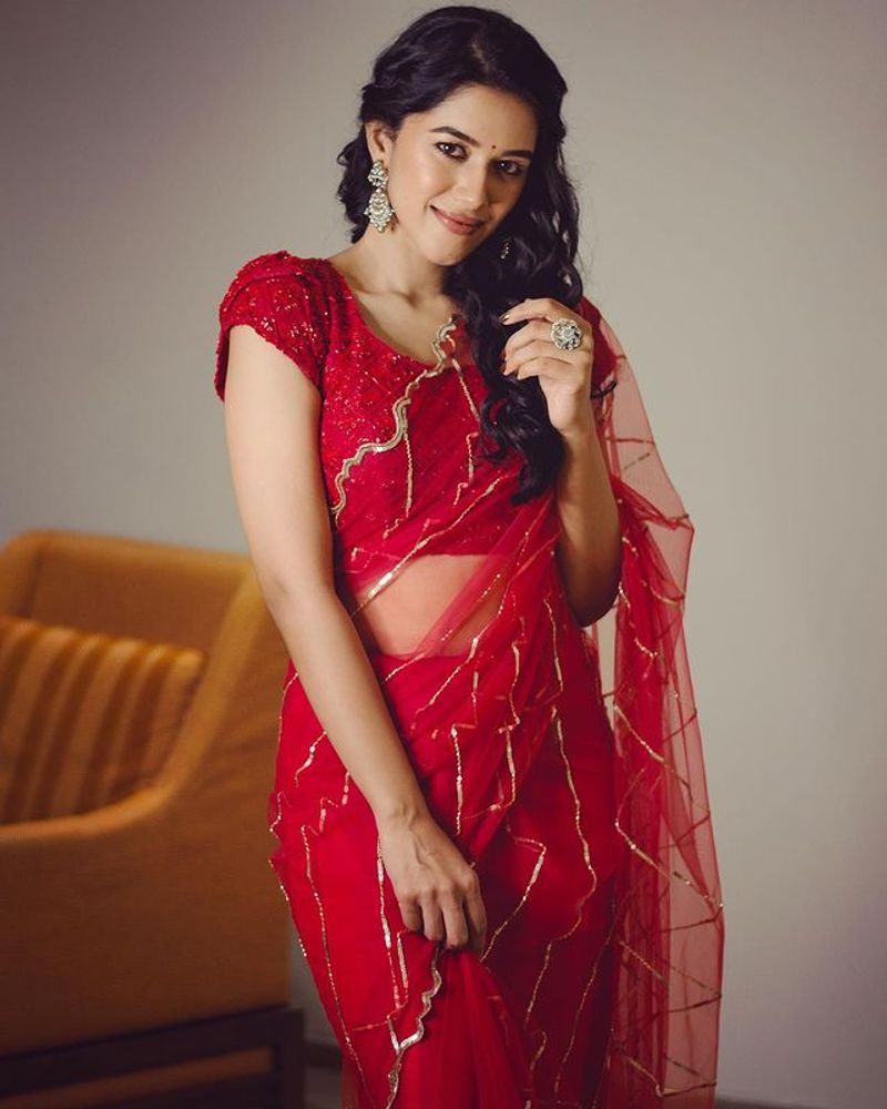 Mirnalini Ravi latest red dress photos goes viral