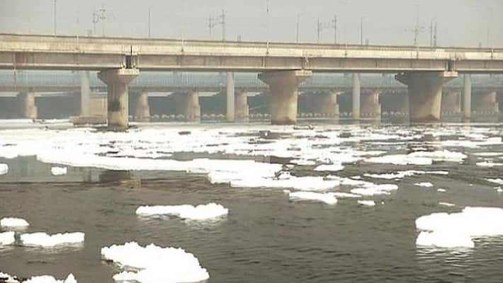 Ahead of Chhath Puja, boats, barricades, water-spraying contain toxic foam in Yamuna river-dnm Ahead of Chhath Puja, boats, barricades, water-spraying contain toxic foam in Yamuna river-dnm
