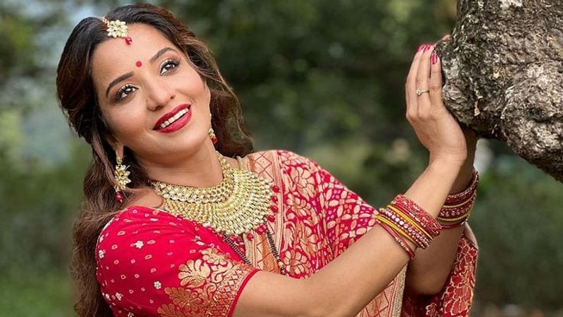 Chhath 2021 bhojpuri actress monalisa ready for chhath puja, share photos of festival celebration entertainment news KPJ