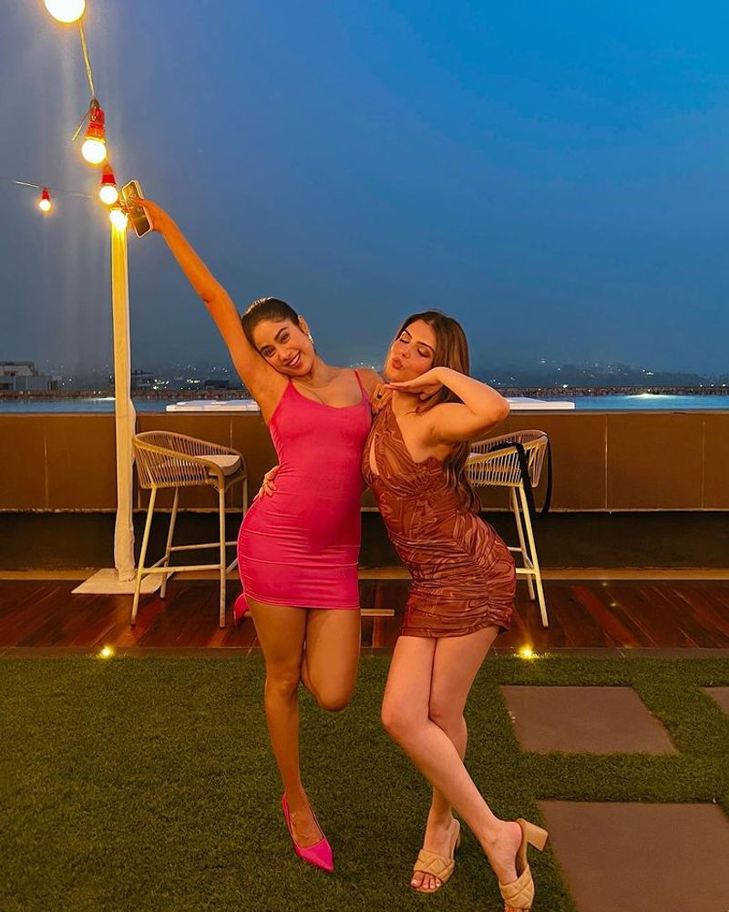 Sridevi Daughter Janhvi Kapoor looks insanely HOT in short pink dress
