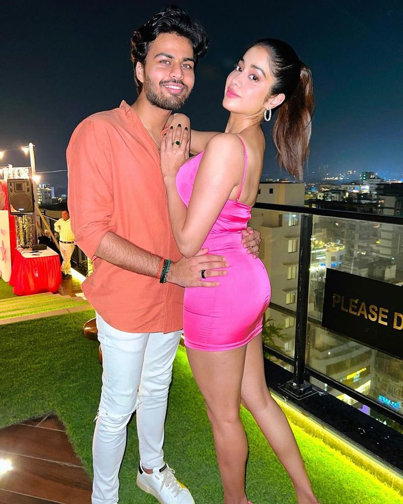 Sridevi Daughter Janhvi Kapoor looks insanely HOT in short pink dress