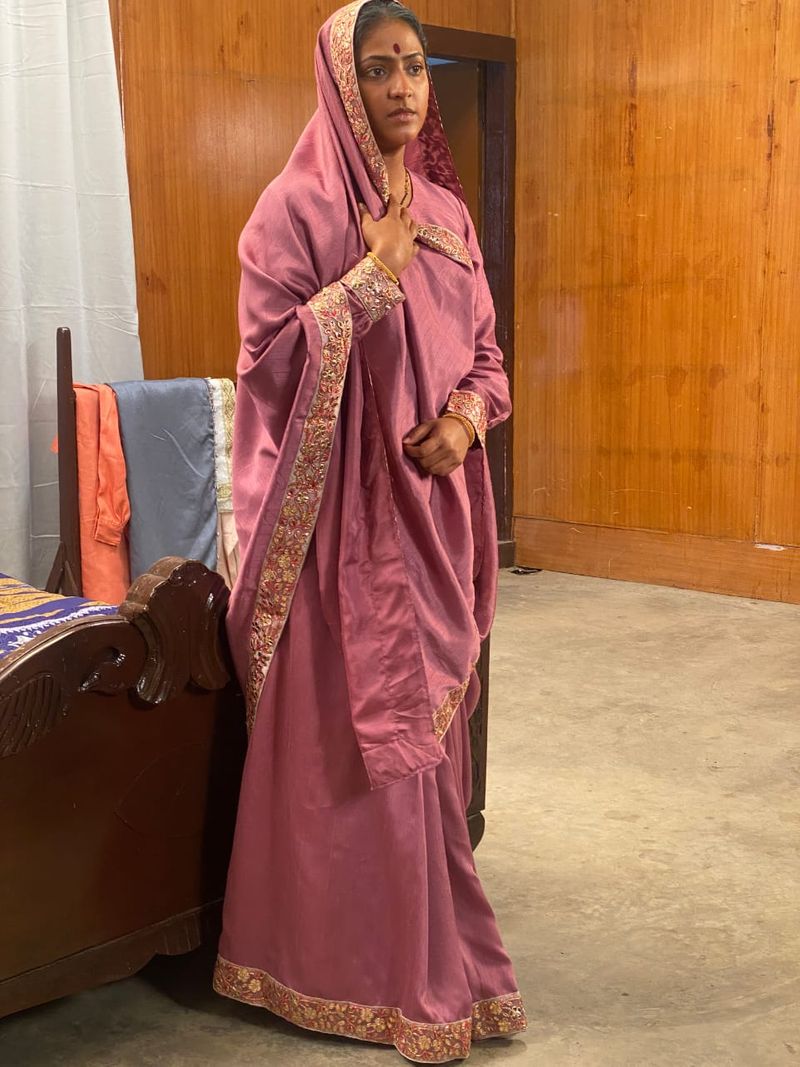 Kannada actress Haripriya reveals Thayi Kastur ba gandhi film look vcs