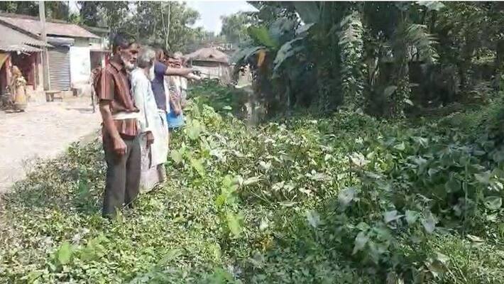 Farmers shows Agitation in malda for Submerged farmland bmm Farmers shows Agitation in malda for Submerged farmland bmm