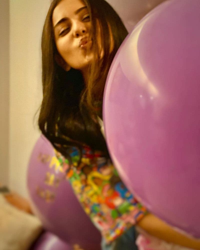 rakul preet singh shared birthday pics give shock to fans with hot retro look