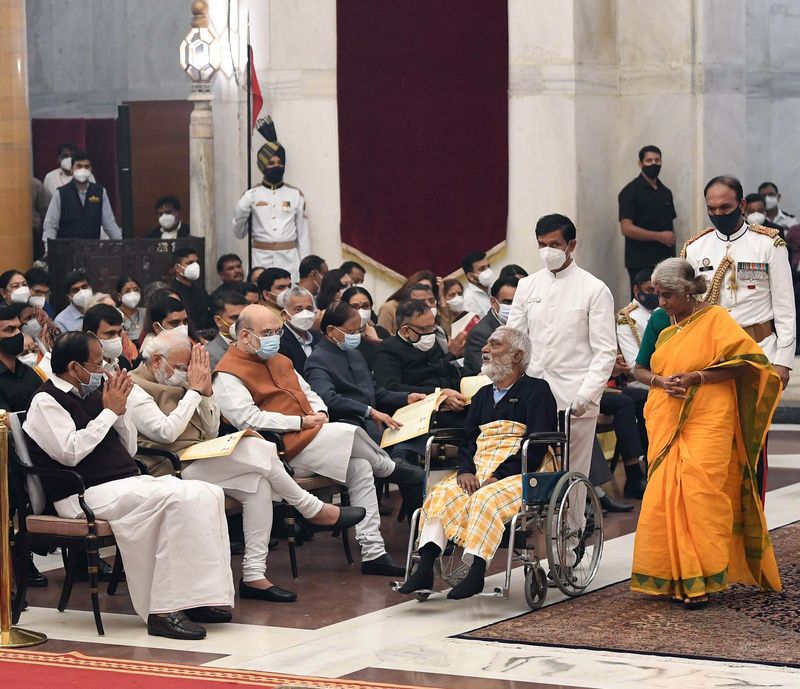 Padma Awardees 2020 and their relatives with PM Modi, see pictures how Narendra Modi easily connect with them DVG