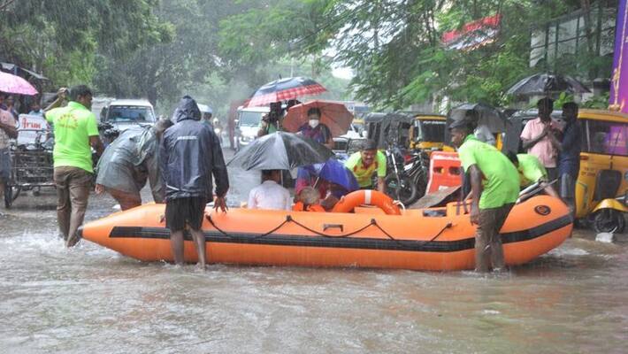 Chennai has become a floodplain due to continuous heavy rains. Chennai has become a floodplain due to continuous heavy rains.