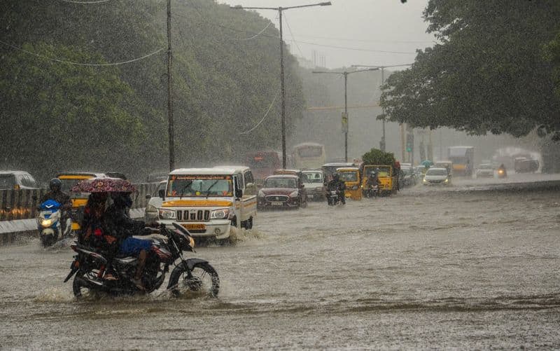 Chennai has become a floodplain due to continuous heavy rains.