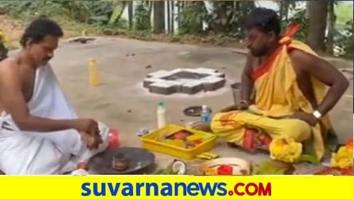 Vinod Raj performs Pinda pradan Ritual For actor Puneeth rajkumar snr Vinod Raj performs Pinda pradan Ritual For actor Puneeth rajkumar snr