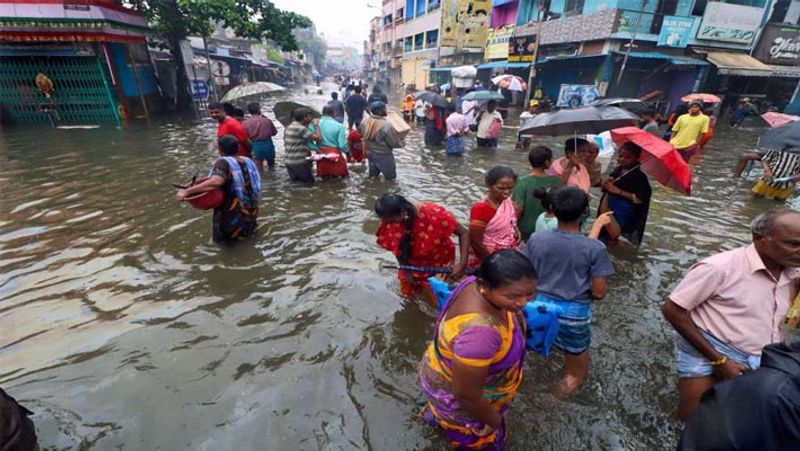 Tamil Nadu Heavy Rain, Emotional pictures showing struggle of life amidst the flood KPA