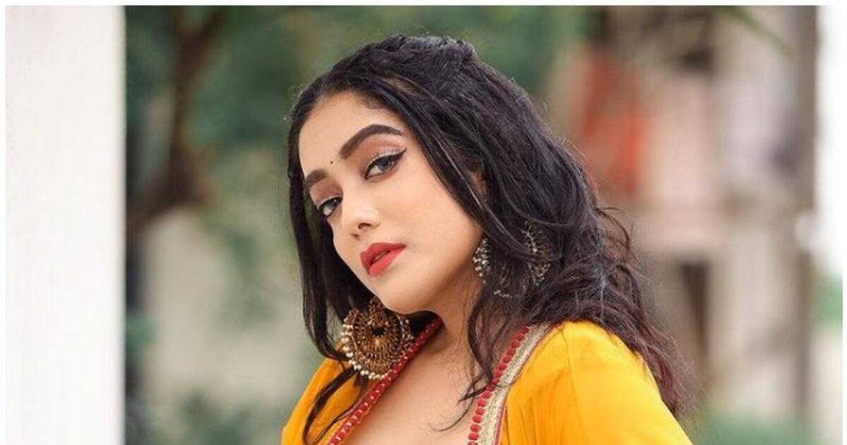 Abhirami Venkatachalam: கொழு கொழு அழகில்... தாவணியை பறக்க விட்டு இடையை காட்டி பந்தாவாக போஸ் கொடுத்த அபிராமி!