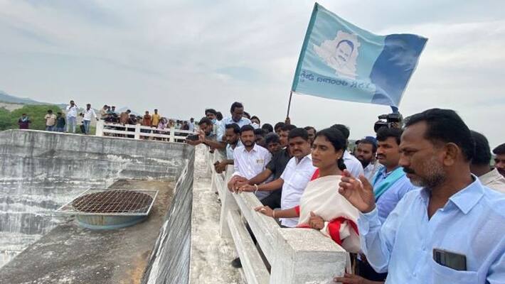 Praja Prasthana Padayatra... YS Sharmila inspects udayasamudram project at nalgonda Praja Prasthana Padayatra... YS Sharmila inspects udayasamudram project at nalgonda