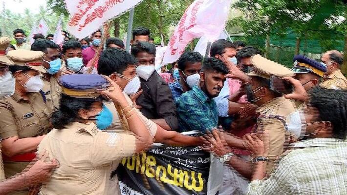 SFI alleges Mannuthy University student commits suicide due to ragging by KSU activists SFI alleges Mannuthy University student commits suicide due to ragging by KSU activists