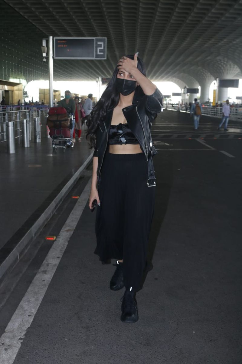 Shruti Haasan leather jacket is all you need this winter season see photos - drb
