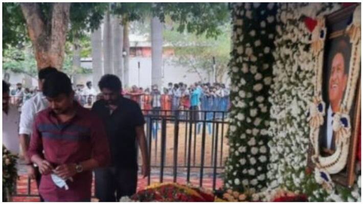 Udayanithi pays homage at late actor Puneet Rajkumar's memorial Udayanithi pays homage at late actor Puneet Rajkumar's memorial