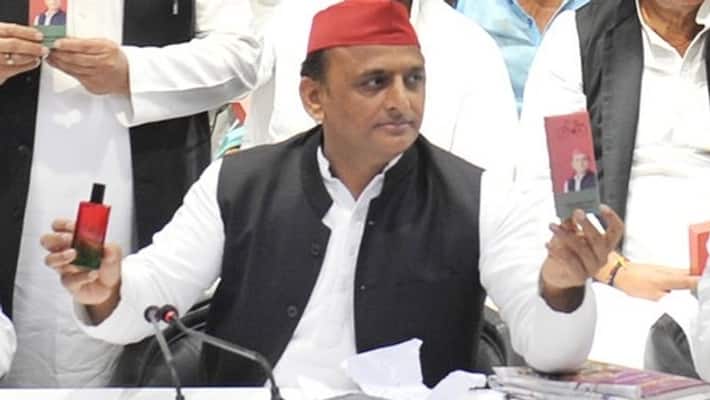 UP Assembly election 2022: Samajwadi Party leader Akhilesh Yadav launches perfume 'Samajwadi Attar'-dnm UP Assembly election 2022: Samajwadi Party leader Akhilesh Yadav launches perfume 'Samajwadi Attar'-dnm