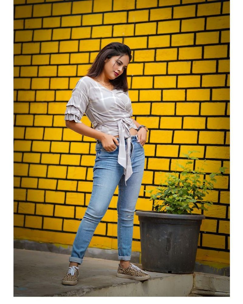 Actress nandita swetha latest over load hot photo goes viral