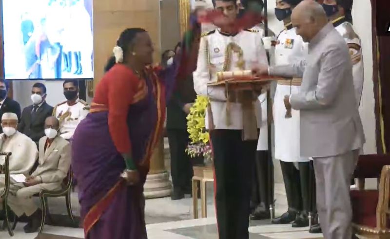Transgender Folk Dancer Receives Padma Shri, With A Unique Gesture