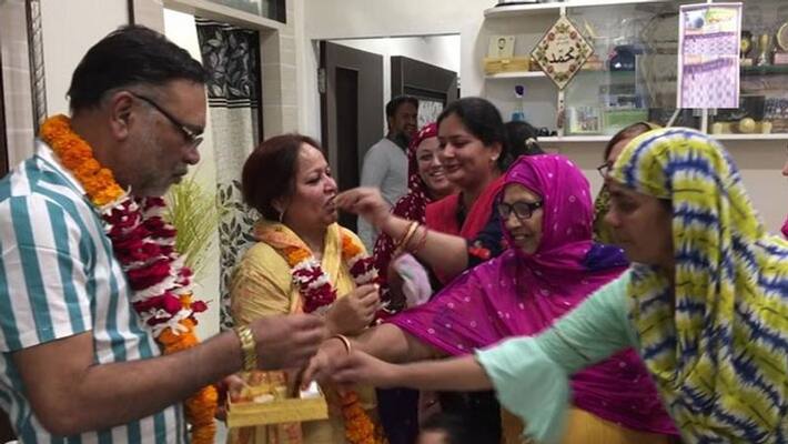 Indore Avesh Khan family friends celebrate after his selection in Team India for T-20 series against New Zealand UDT Indore Avesh Khan family friends celebrate after his selection in Team India for T-20 series against New Zealand UDT
