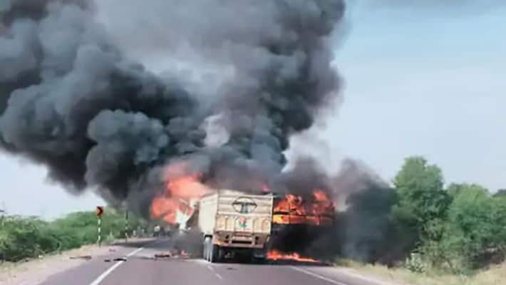 Rajasthan News road accident Bus and trolley collide on Barmer Jodhpur Highway  many died on the spot