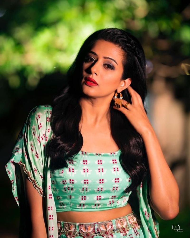 Priyamani mesmerizing look for Dhee 13 show