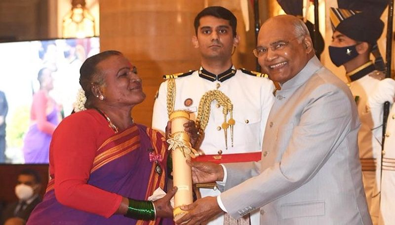 Transgender Folk Dancer Receives Padma Shri, With A Unique Gesture