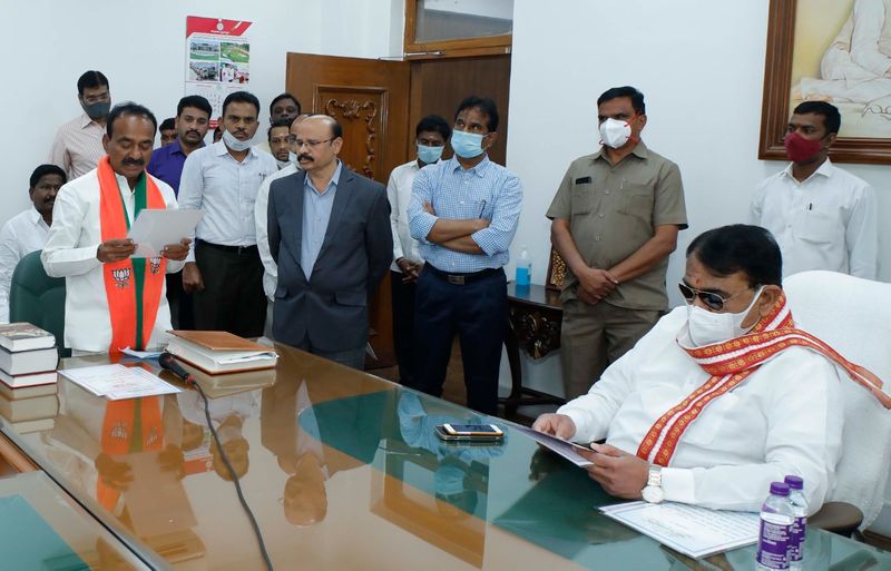 huzurabad bypoll... eatala rajender takes oath mla telangana assembly