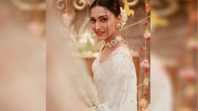 Erica Fernandes On Quitting Kuch Rang Pyar Ke Aise Bhi Check out her look in saree NTP