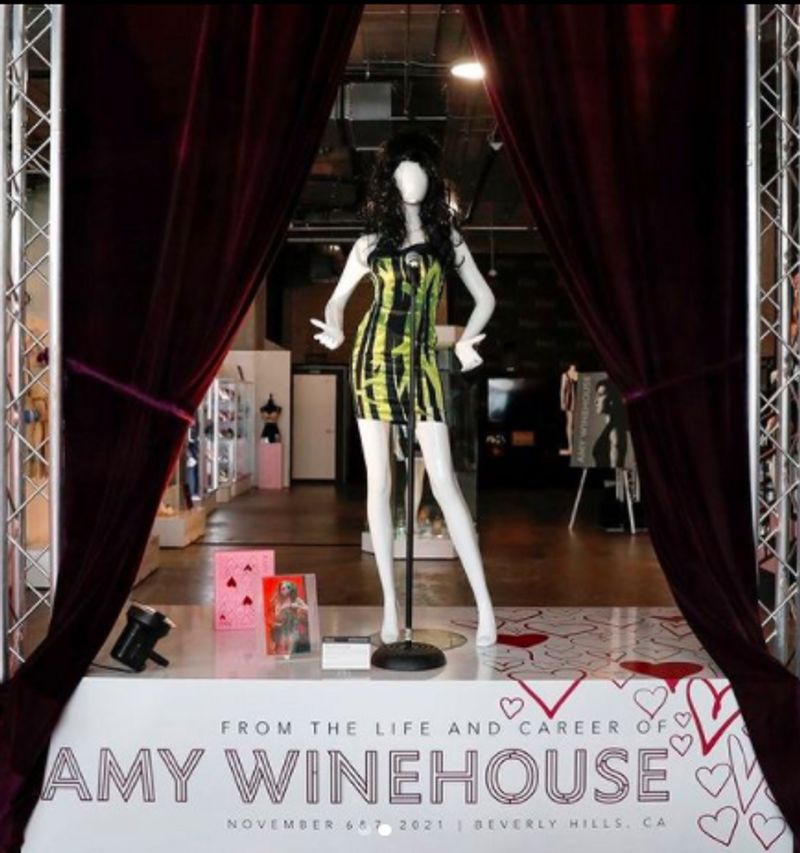 Dress worn by Amy Winehouse in her last concert sells for 1 80 crore rupees dpl