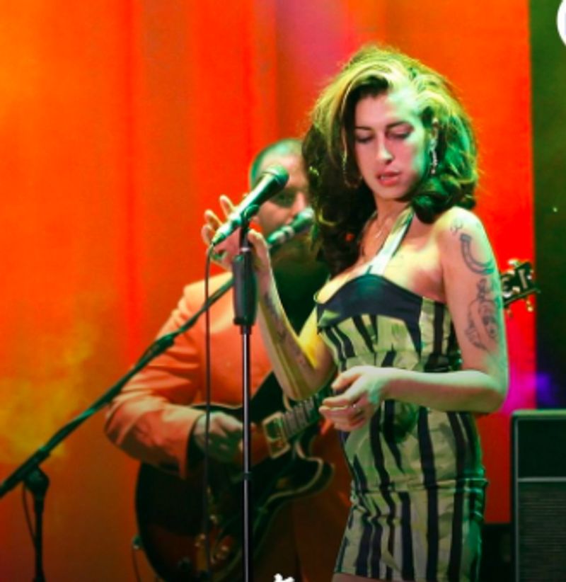 Dress worn by Amy Winehouse in her last concert sells for 1 80 crore rupees dpl