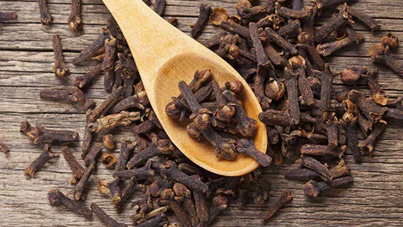 Health Tips: Know 8 Surprising Health Benefits of Cloves