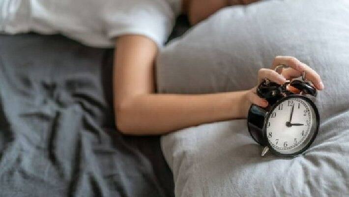 Vastu Tips- Sleeping by keeping wrist watch under the pillow cause of vastu dosh Vastu Tips- Sleeping by keeping wrist watch under the pillow cause of vastu dosh